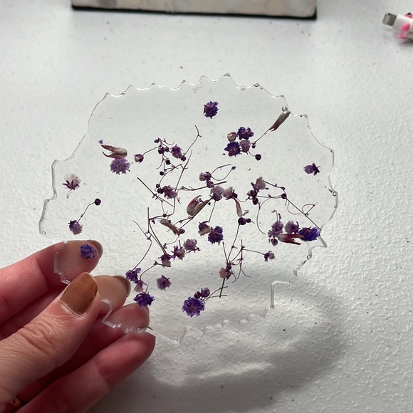Handmade coaster with purple baby flower. - Picture 2 of 3